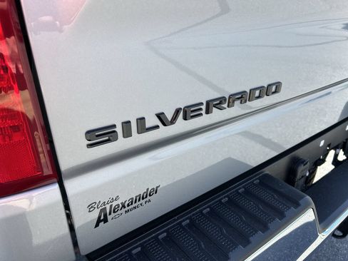 Used 2023 Chevrolet Silverado 1500 LT w/ Z71 Off-Road Package AWD/4WD image 11