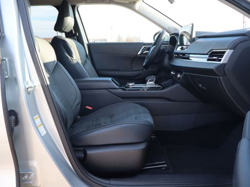 Used 2025 Mitsubishi Outlander SE image 15