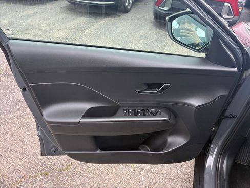 Used 2025 Hyundai Kona SEL image 18