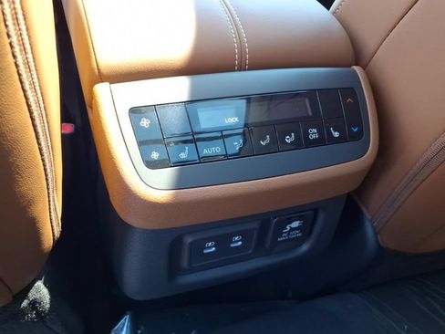 New 2026 Nissan Pathfinder Platinum AWD/4WD image 11