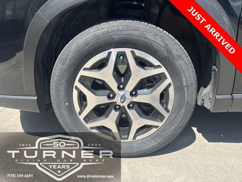 Used 2022 Subaru Forester Premium AWD/4WD image 3