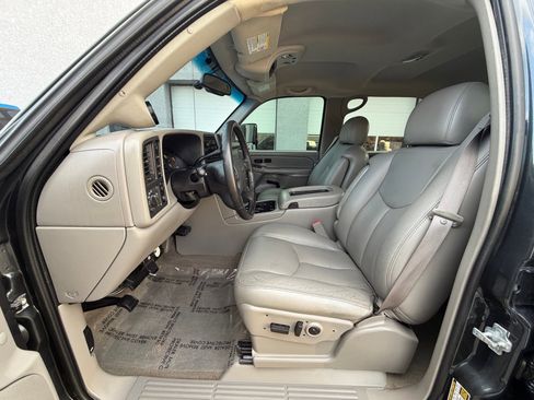 Used 2005 GMC Sierra 3500 SLT w/ Heavy-Duty Power Package image 8