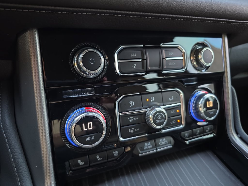Used 2023 GMC Yukon Denali RWD image 24