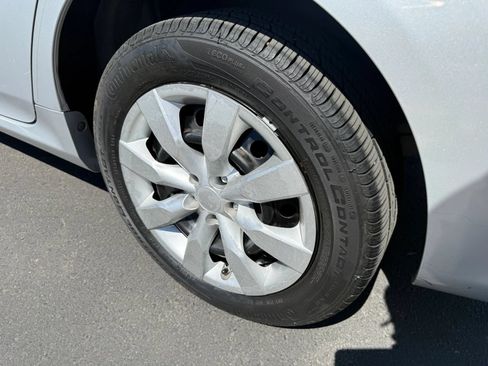 Used 2012 Toyota Corolla LE FWD image 22