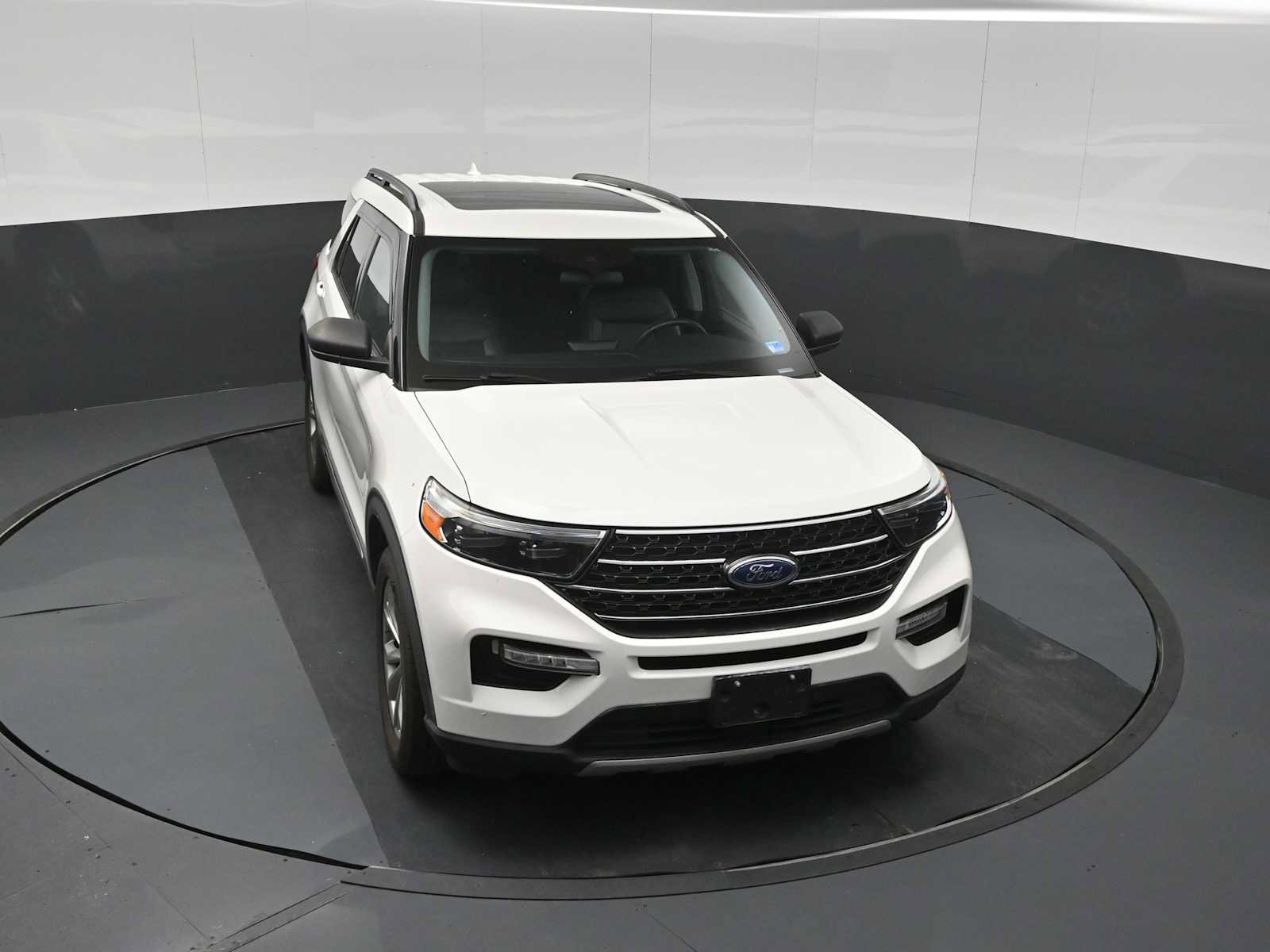 Used 2020 Ford Explorer XLT w/ Equipment Group 202A AWD/4WD image 18
