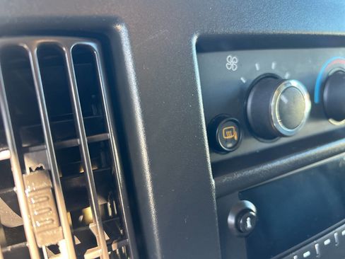 Used 2018 Chevrolet Express 2500 w/ Driver Convenience Package image 15