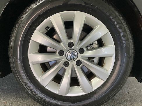 Used 2019 Volkswagen Beetle 2.0T S image 25