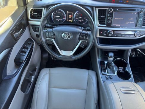 Certified 2019 Toyota Highlander FWD V6 image 16