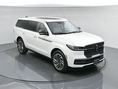 Used 2025 Lincoln Navigator Reserve AWD/4WD image 42