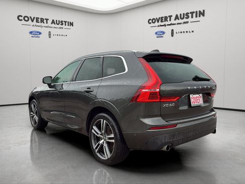 Used 2019 Volvo XC60 T5 Momentum w/ Multimedia Package AWD/4WD image 4
