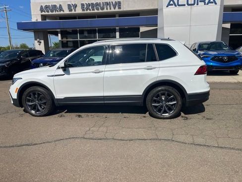 Used 2023 Volkswagen Tiguan SE AWD/4WD image 5