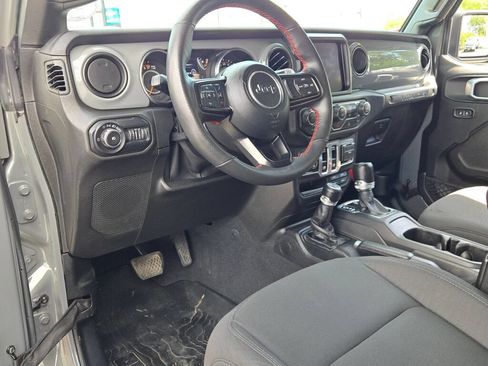 Used 2019 Jeep Wrangler Sport AWD/4WD image 24
