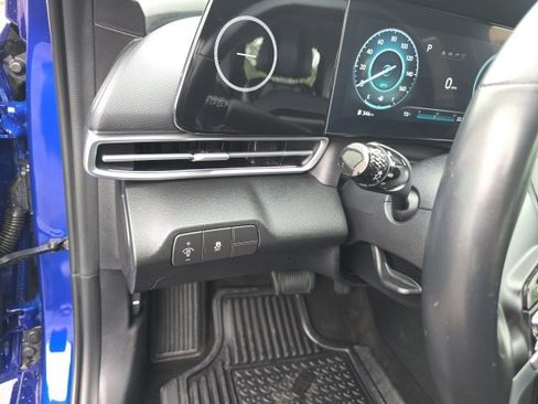 Used 2024 Hyundai Elantra Limited image 16