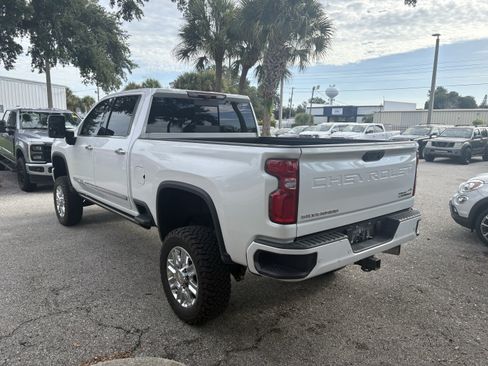 Used 2024 Chevrolet Silverado 2500 High Country w/ High Country Premium Package AWD/4WD image 5