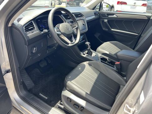 Certified 2023 Volkswagen Tiguan SE FWD image 5