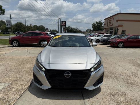 Used 2023 Nissan Altima 2.5 SV w/ SV Premium Package FWD image 2