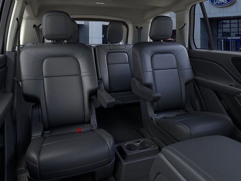 Used 2025 Lincoln Aviator AWD image 11