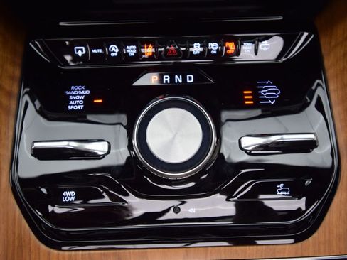 New 2024 Jeep Grand Wagoneer Series III AWD/4WD image 25