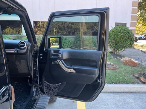 Used 2017 Jeep Wrangler 75th Anniversary image 29