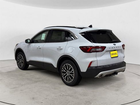 New 2025 Ford Escape SE w/ Class II Trailer Tow Package image 3