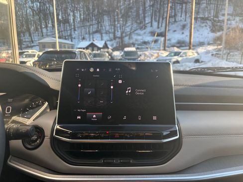 Used 2025 Jeep Compass Limited image 20