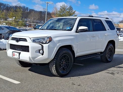 Certified 2020 Toyota 4Runner SR5 Premium w/ Moonroof Package image 3