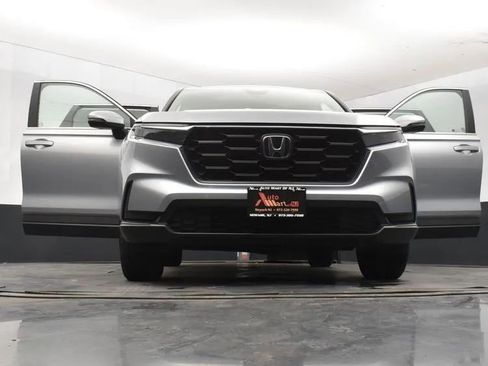 Used 2025 Honda CR-V LX image 11