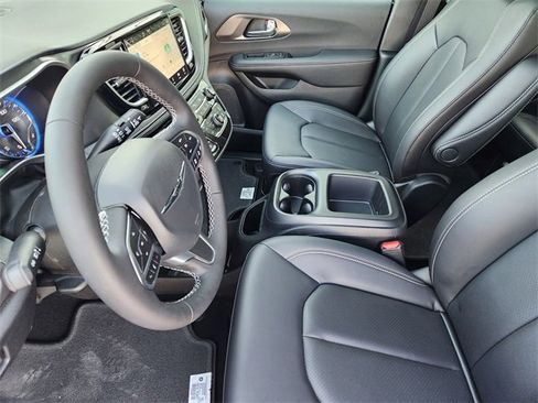 New 2026 Chrysler Pacifica Select image 9