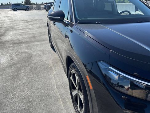 Used 2026 Volkswagen Tiguan SE FWD image 15