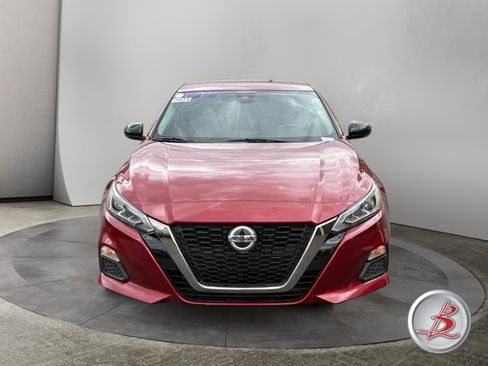 Used 2021 Nissan Altima 2.5 SR w/ SR Premium Package FWD image 2