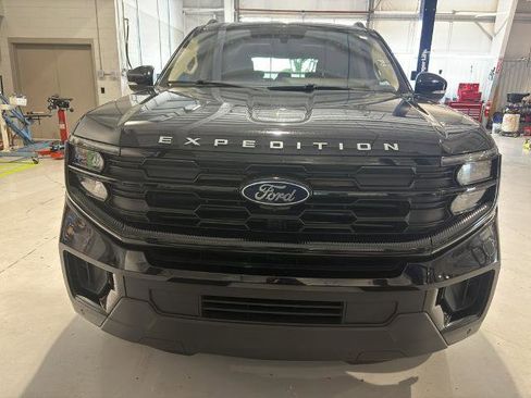 Certified 2025 Ford Expedition Active AWD/4WD image 2