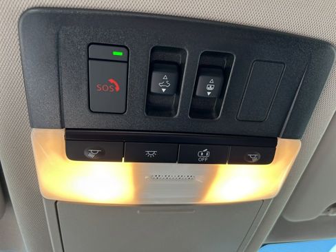 Used 2025 Nissan Rogue SL w/ SL Premium Package image 31