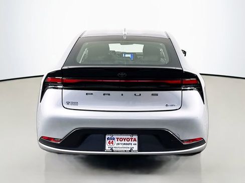 Used 2025 Toyota Prius LE image 7