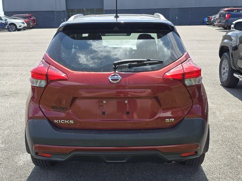 Used 2019 Nissan Kicks SR image 3