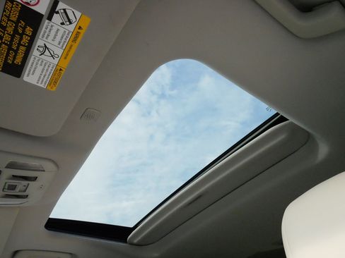 Certified 2021 Toyota Highlander XLE image 33