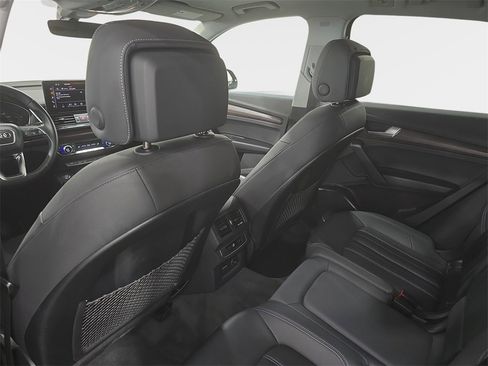 Certified 2023 Audi Q5 2.0T Premium w/ Convenience Package image 11