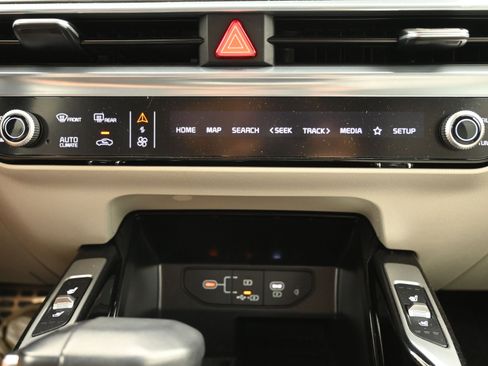 Used 2025 Kia Sorento SX image 17