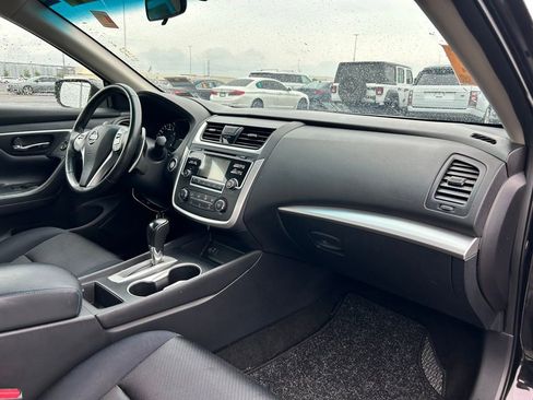 Used 2017 Nissan Altima 2.5 SR FWD image 11