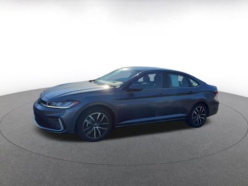 Used 2025 Volkswagen Jetta SE image 8