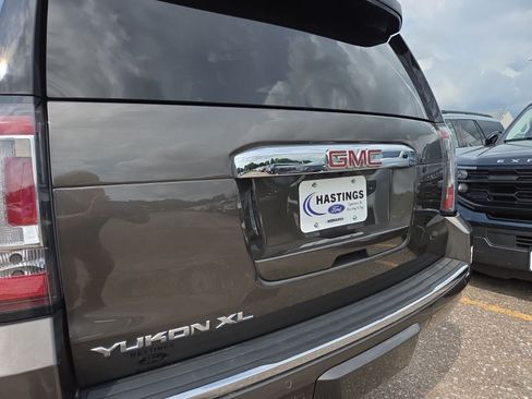 Used 2019 GMC Yukon XL Denali w/ Denali Ultimate Package AWD/4WD image 5