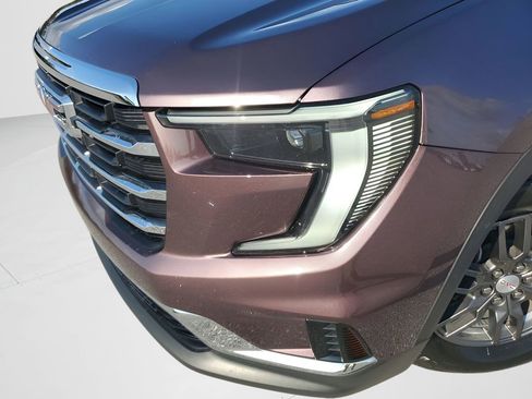 Used 2025 GMC Acadia Elevation image 16