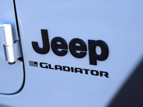 Used 2024 Jeep Gladiator Sport image 10