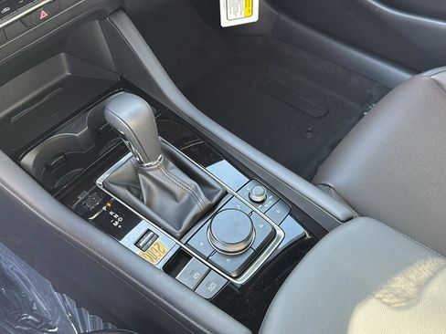 New 2026 MAZDA MAZDA3 Hatchback w/Premium Plus Pkg image 18