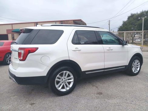 Used 2016 Ford Explorer XLT w/ Equipment Group 202A image 5