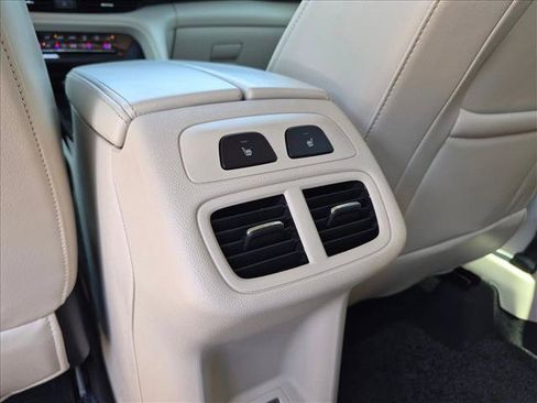 Used 2022 Buick Envision Avenir w/ Technology Package II FWD image 19