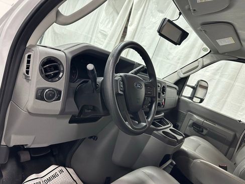 Used 2024 Ford E-350 and Econoline 350 Super Duty image 16