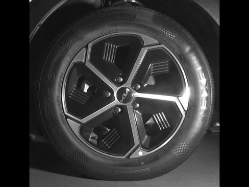 Certified 2025 Kia Niro LX FWD image 12