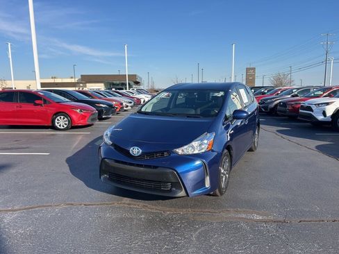 Used 2017 Toyota Prius V Three image 1