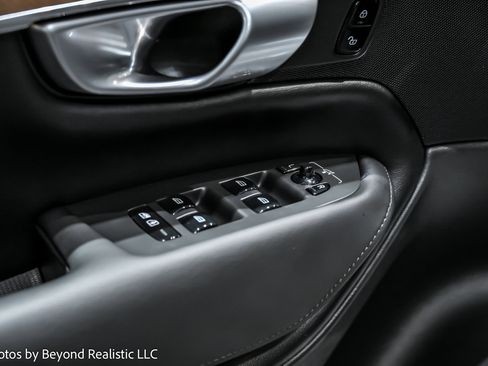 Used 2024 Volvo XC90 B6 Plus image 19