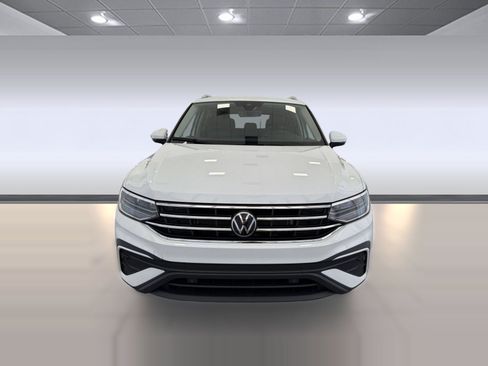 Certified 2024 Volkswagen Tiguan SE FWD image 6